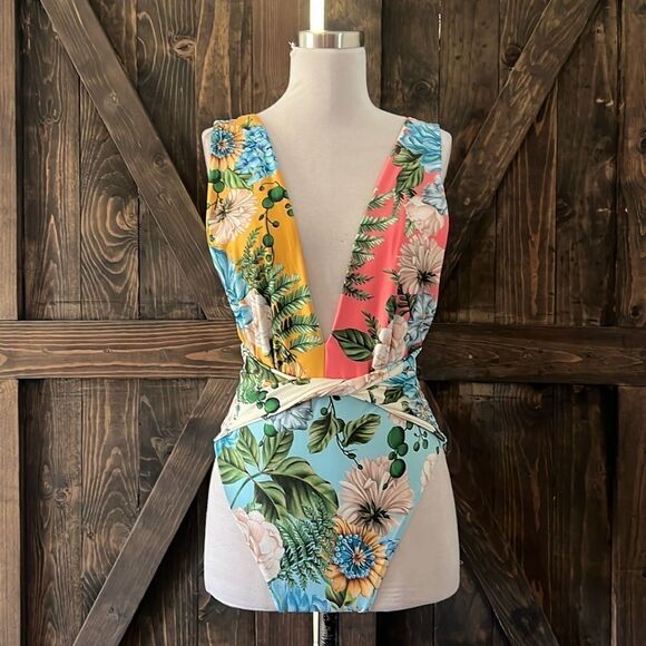 Agua Bendita Pacifico Ellis Aine Floral One-Piece Swimsuit - Picture 3 of 15